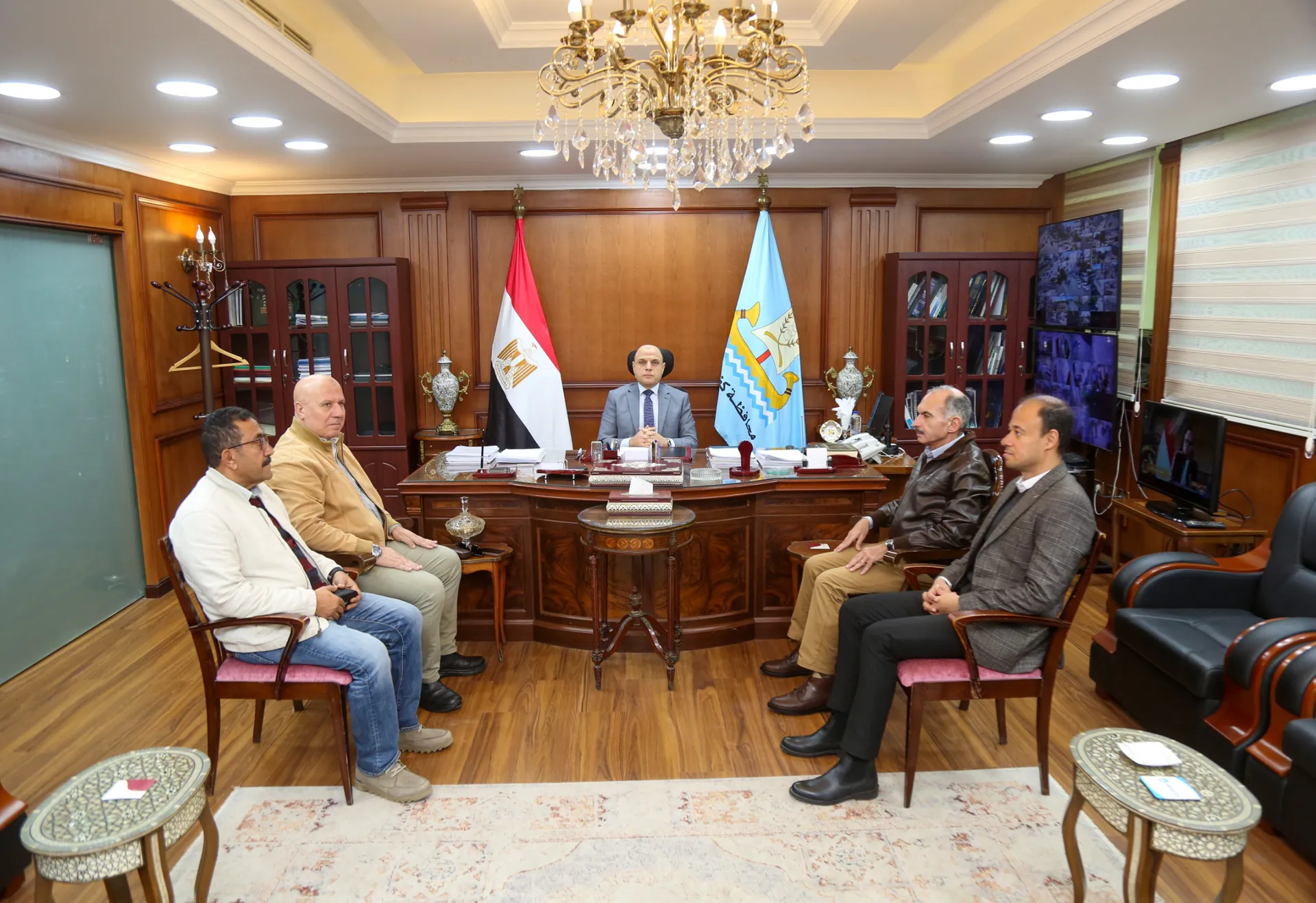 محافظ كفرالشيخ يبحث مشروعات مياه الشرب والصرف الصحي